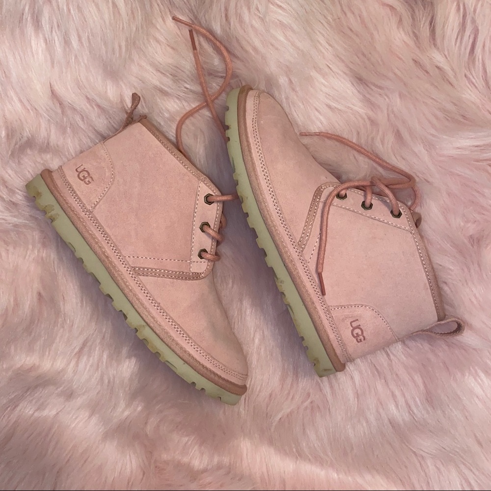 Pink ugg neumel